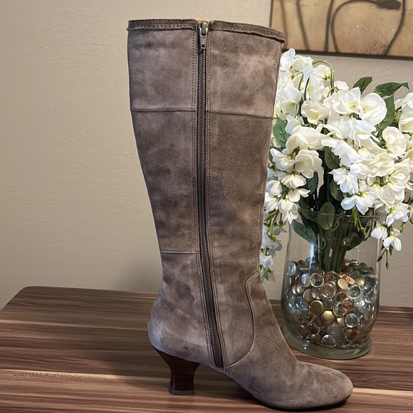 Naya, Anthropologie Dalia gray suede boots with button detail on top. - Picture 5 of 16
